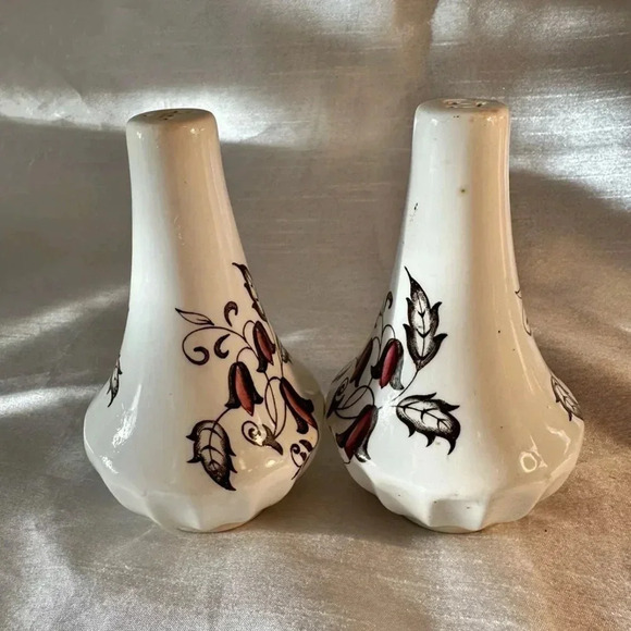 Vintage J And G Meakin Hampton Court Salt And Pepper Shaker - Picture 3 of 4